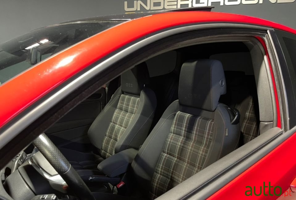 2010' Volkswagen Golf photo #2