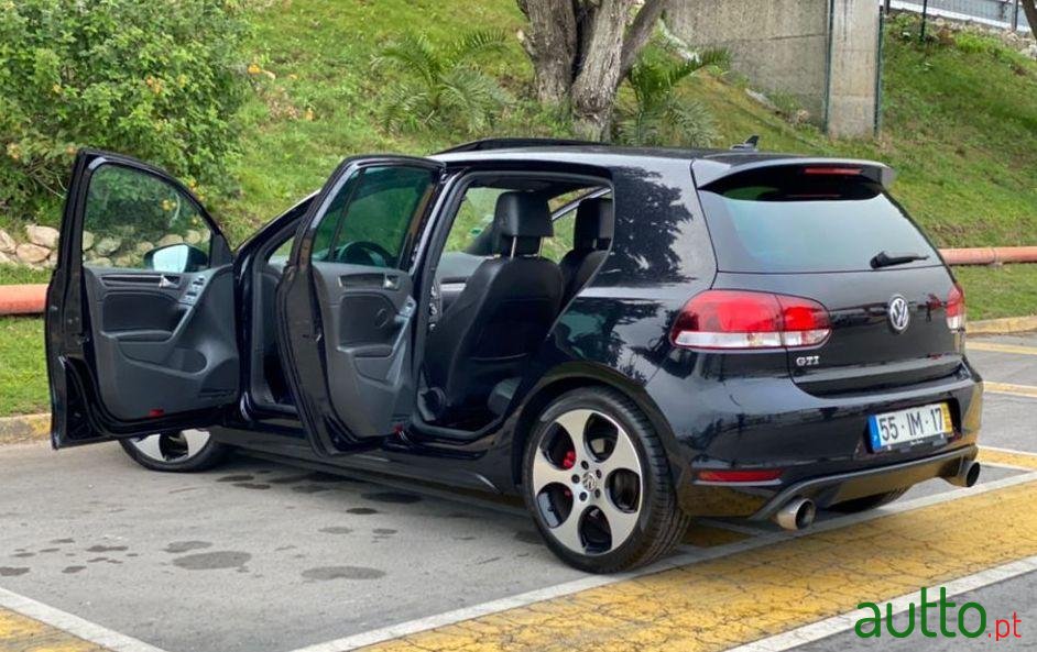 2009' Volkswagen Golf photo #2