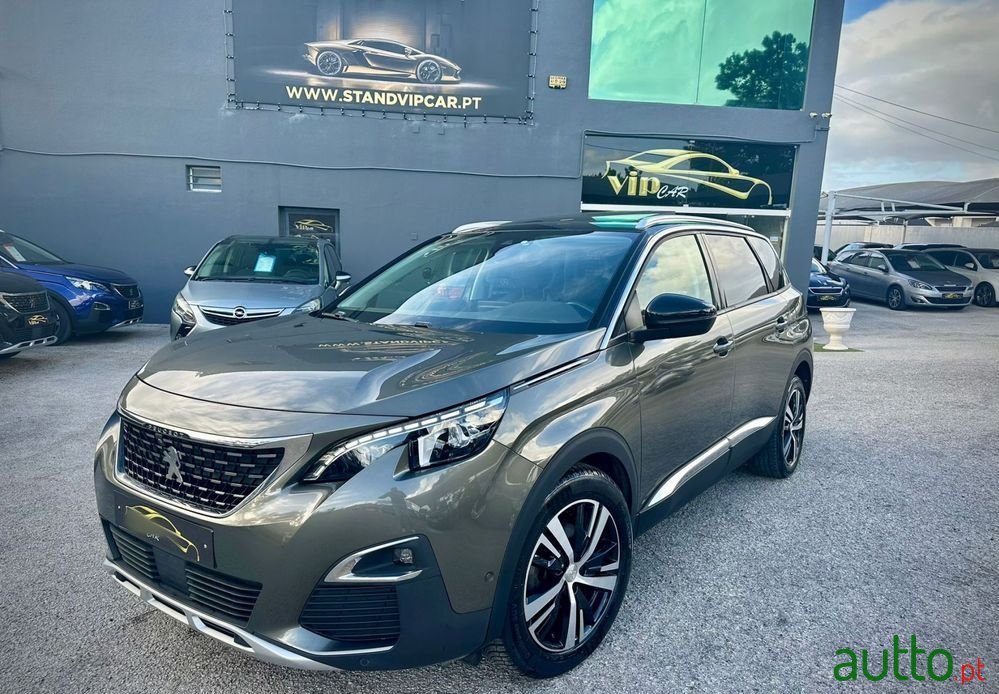 2017' Peugeot 5008 photo #1