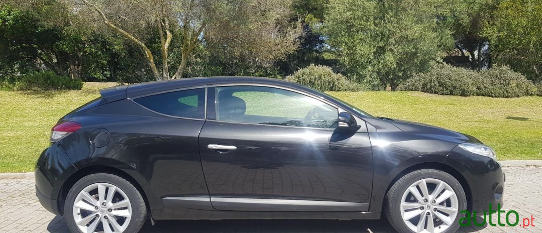 2009' Renault Megane photo #2