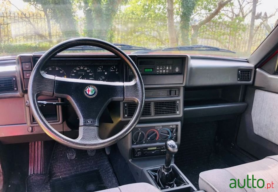 1991' Alfa Romeo 75 photo #5