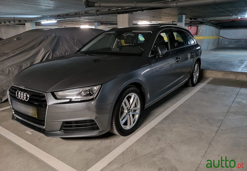 2017' Audi A4 Avant photo #2