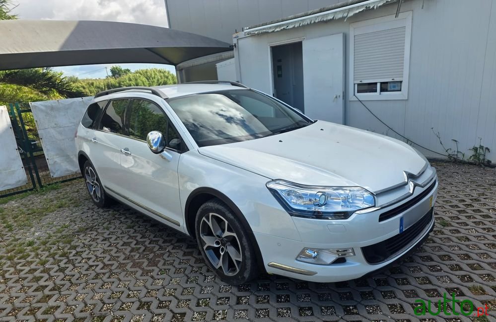 2015' Citroen C5 Tourer photo #2
