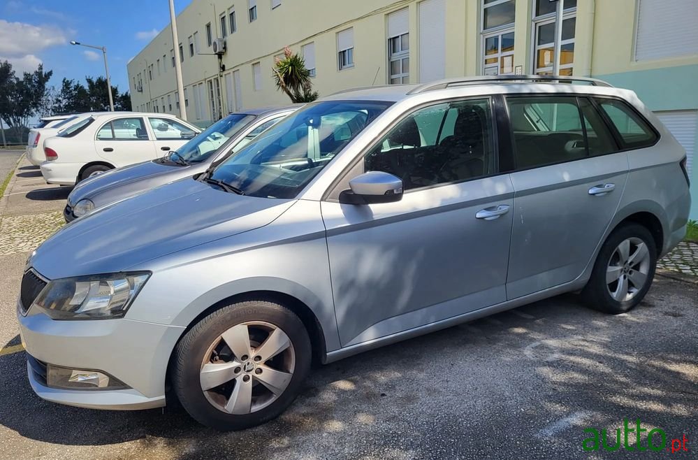 2016' Skoda Fabia Break photo #2