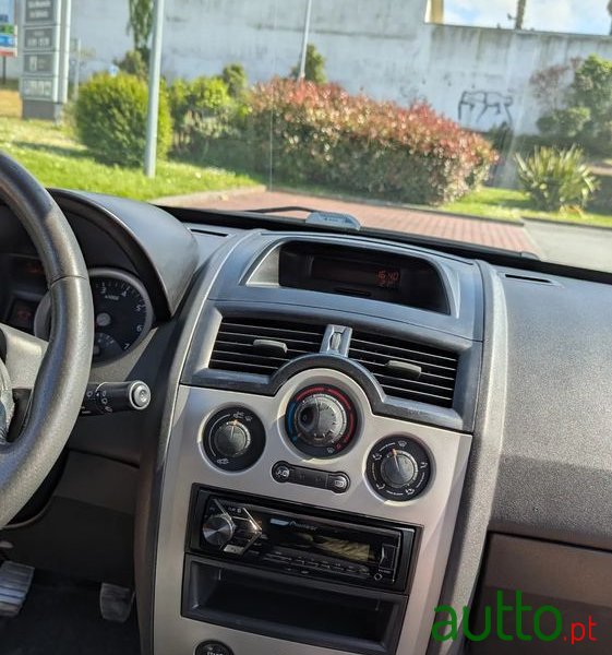 2003' Renault Megane Break photo #2