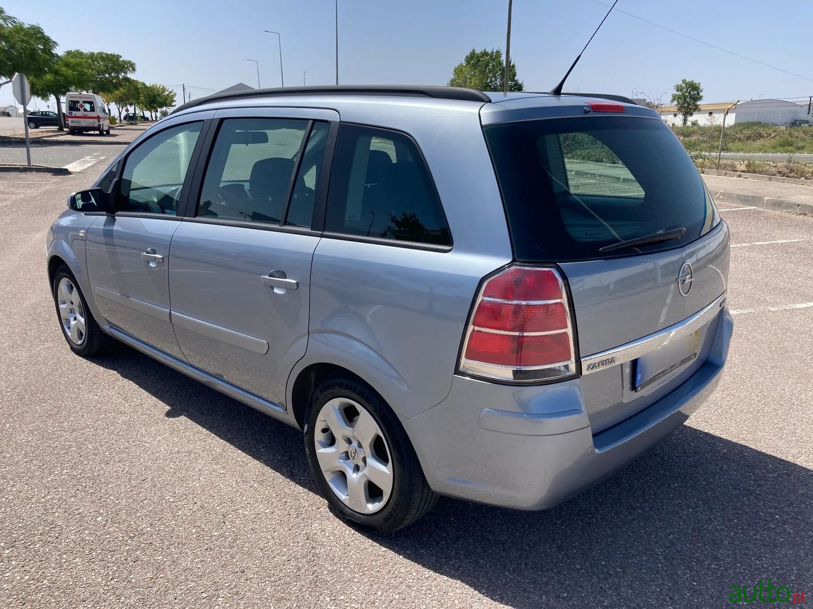 2005' Opel Zafira photo #3