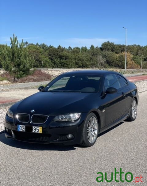 2009' BMW 320 photo #1