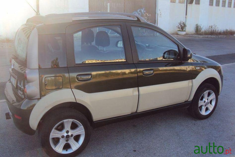 2010' Fiat Panda photo #2