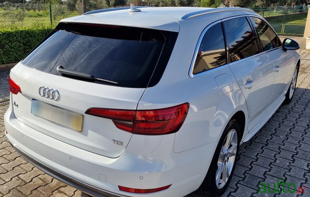 2016' Audi A4 Avant photo #2