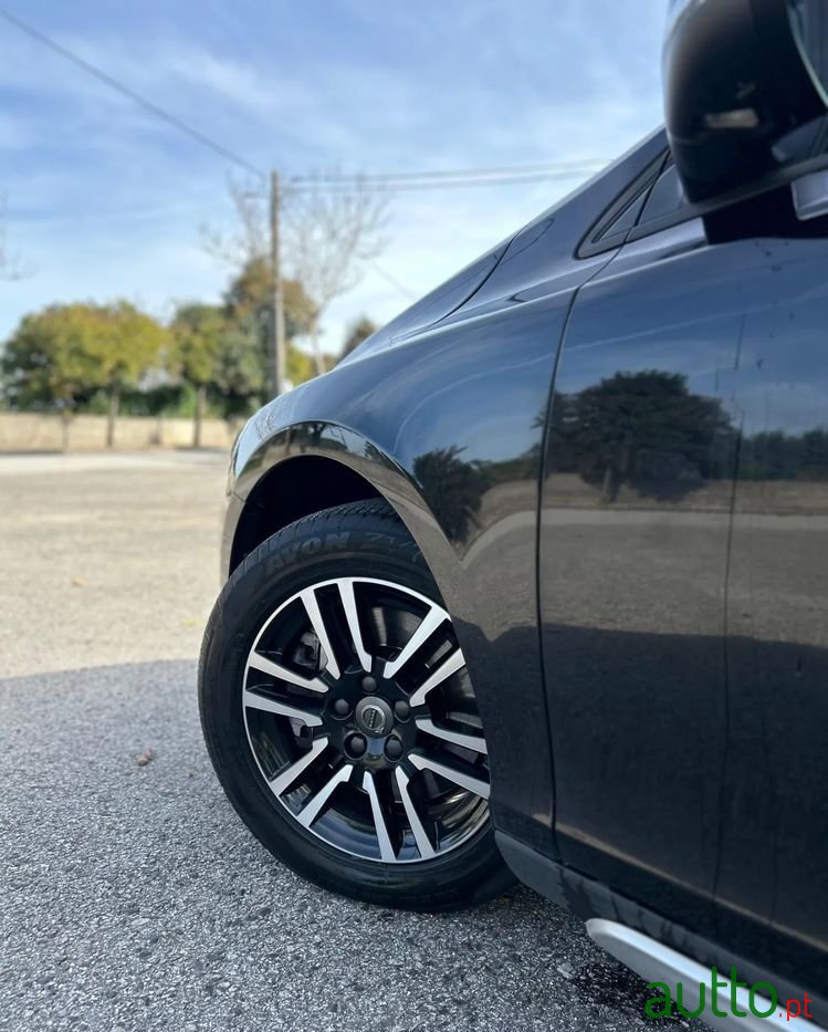 2019' Volvo V40 Cross Country photo #3