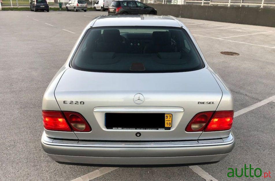 1997' Mercedes-Benz E-220 Elegance photo #1