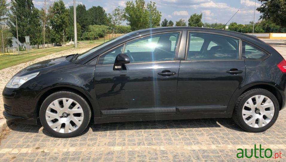 2006' Citroen C4 1.6 Hdi photo #2