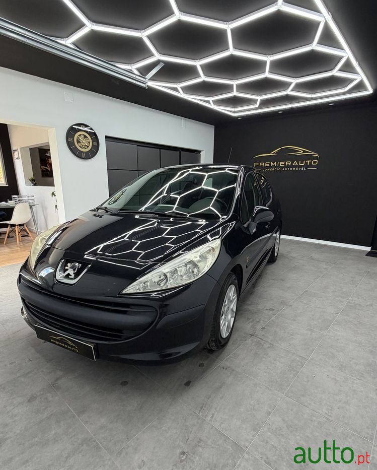 2009' Peugeot 207 1.4 16V Trendy photo #1
