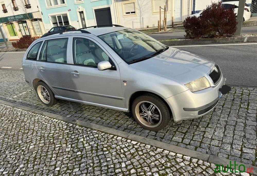 2002' Skoda Fabia photo #1