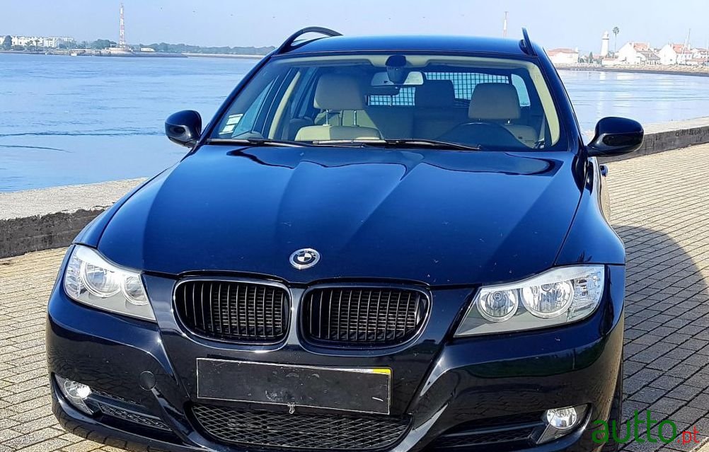 2009' BMW 320 D Touring photo #4