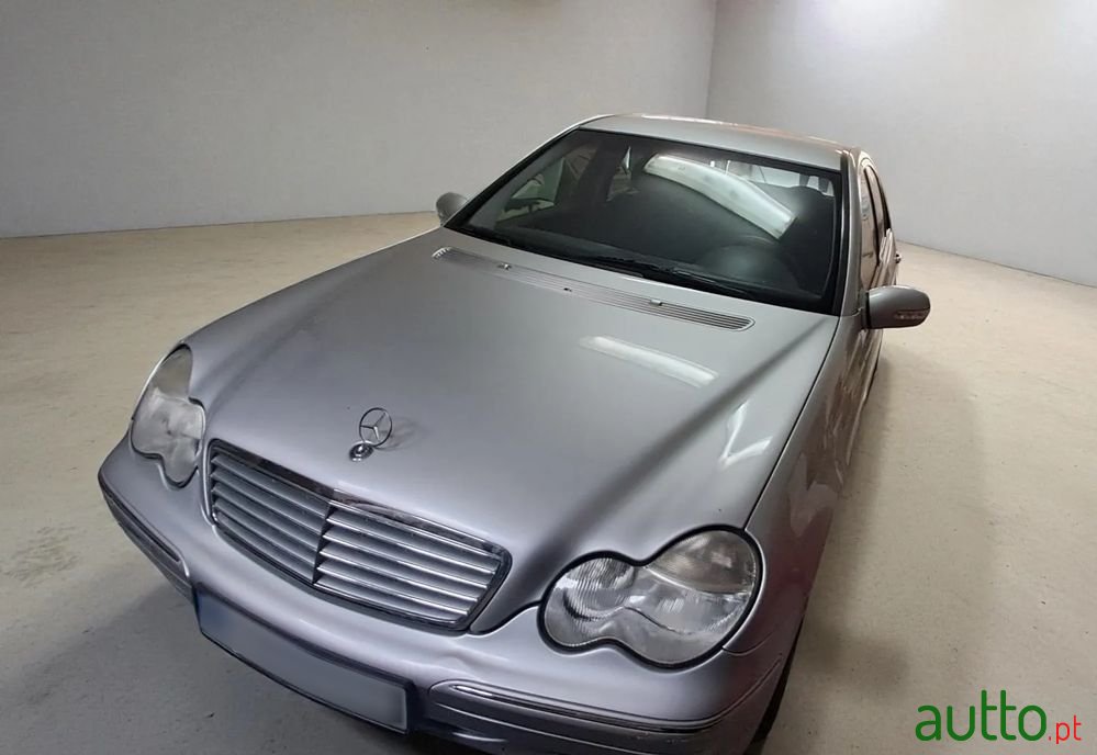 2002' Mercedes-Benz Classe C photo #1