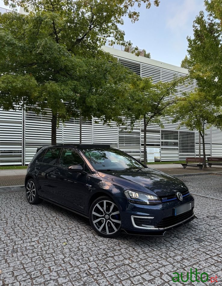 2015' Volkswagen Golf photo #3
