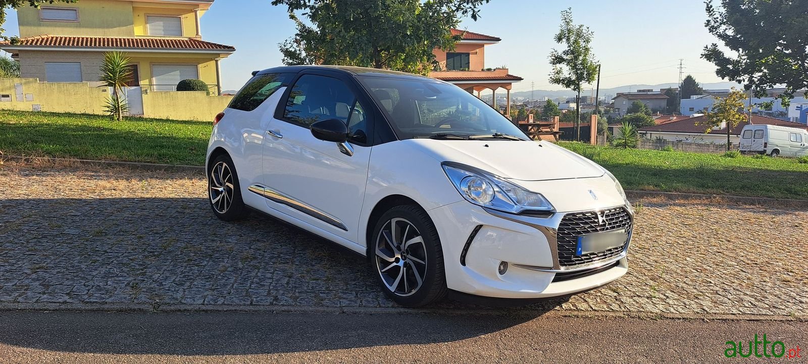 2017' DS Automobiles Ds3 photo #2