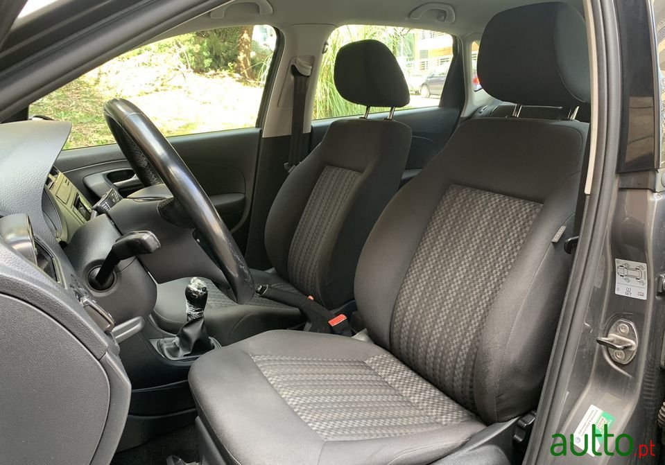 2017' Volkswagen Polo photo #5