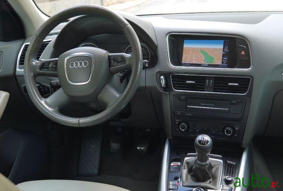 2009' Audi Q5 2.0 Tdi Quattro photo #1