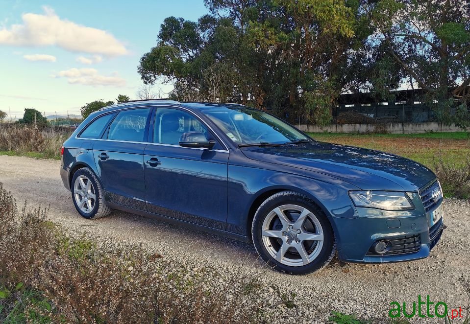2009' Audi A4 Avant photo #2