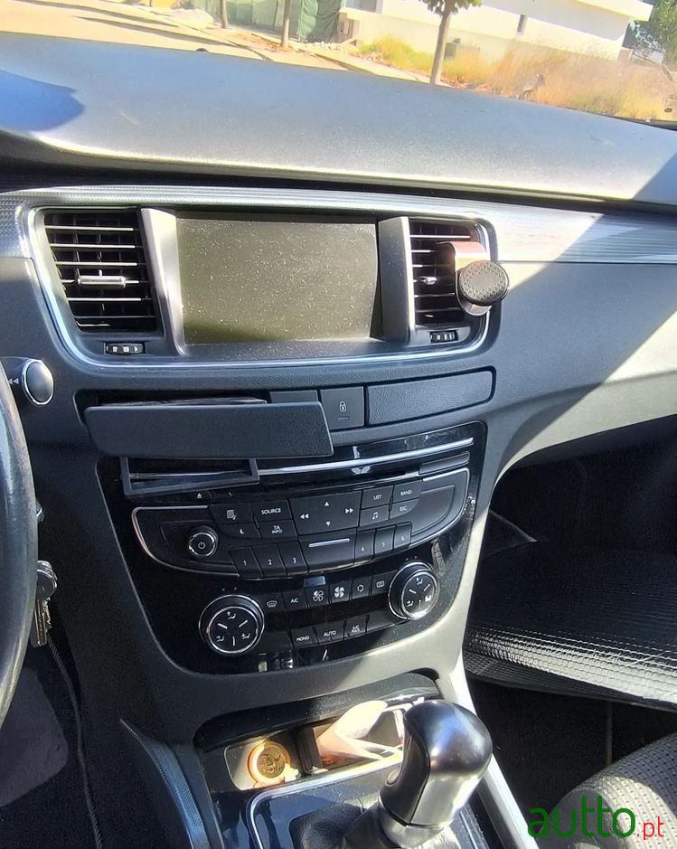 2011' Peugeot 508 Sw photo #2