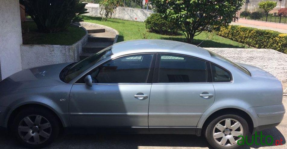 2003' Volkswagen Passat photo #1