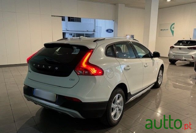 2018' Volvo V40 Cross Country 2.0 D2 photo #5