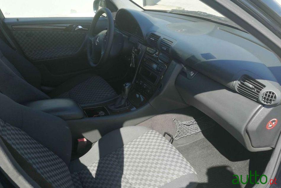 2002' Mercedes-Benz C-220 photo #4