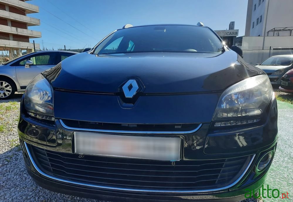 2012' Renault Megane Sport Tourer photo #2