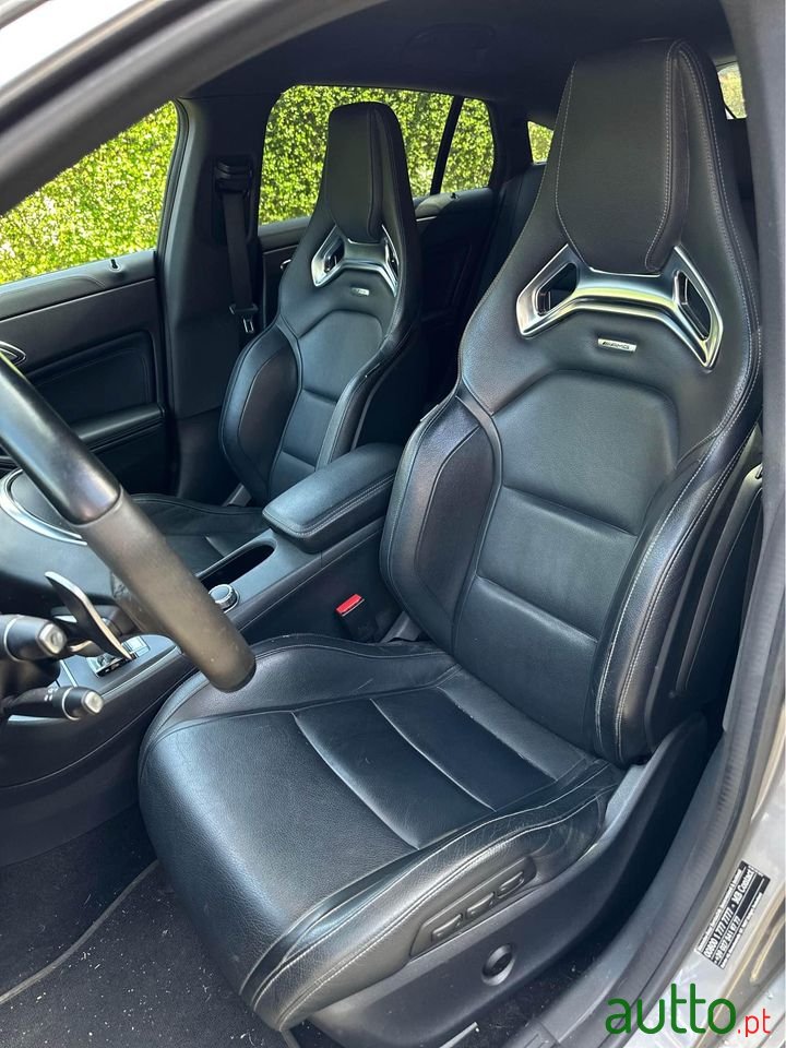 2015' Mercedes-Benz CLA photo #2