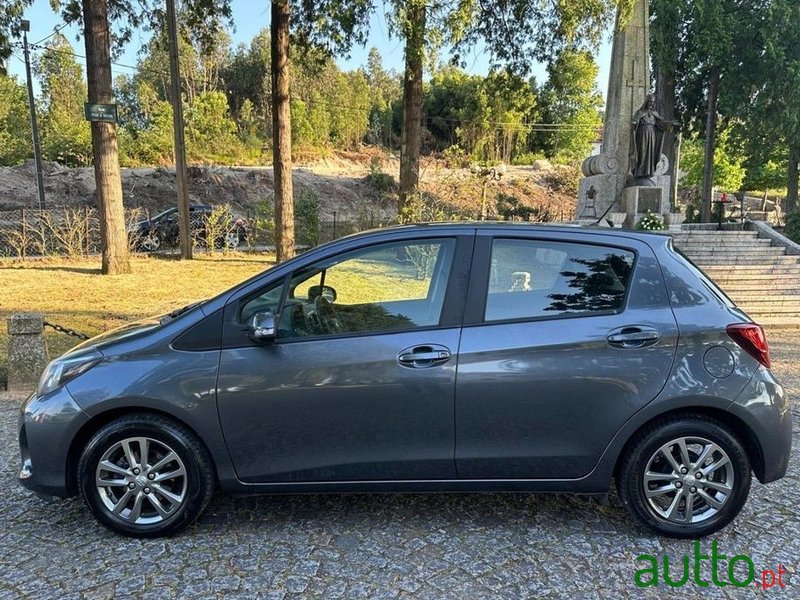 2015' Toyota Yaris 1.0 Vvt-I Comfort photo #6