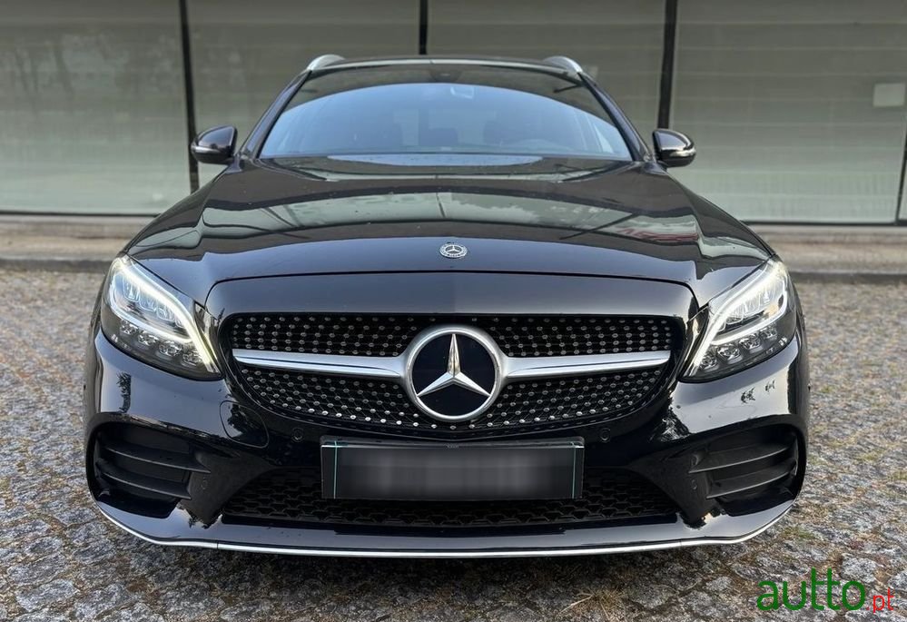 2018' Mercedes-Benz Classe C photo #2
