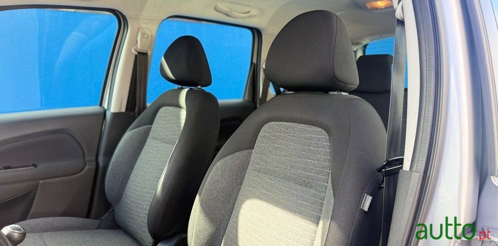 2017' Citroen C3 Picasso photo #5