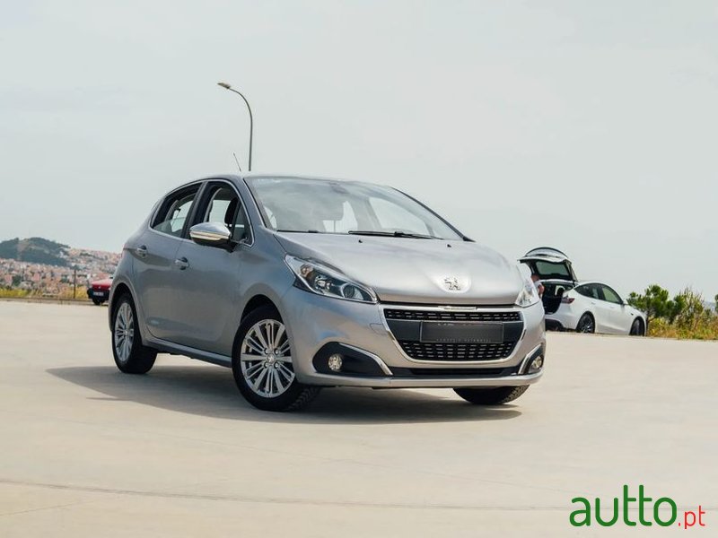 2019' Peugeot 208 1.5 Bluehdi Allure photo #1