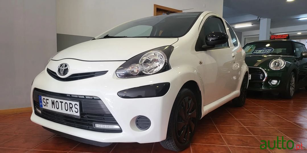 2012' Toyota Aygo photo #4