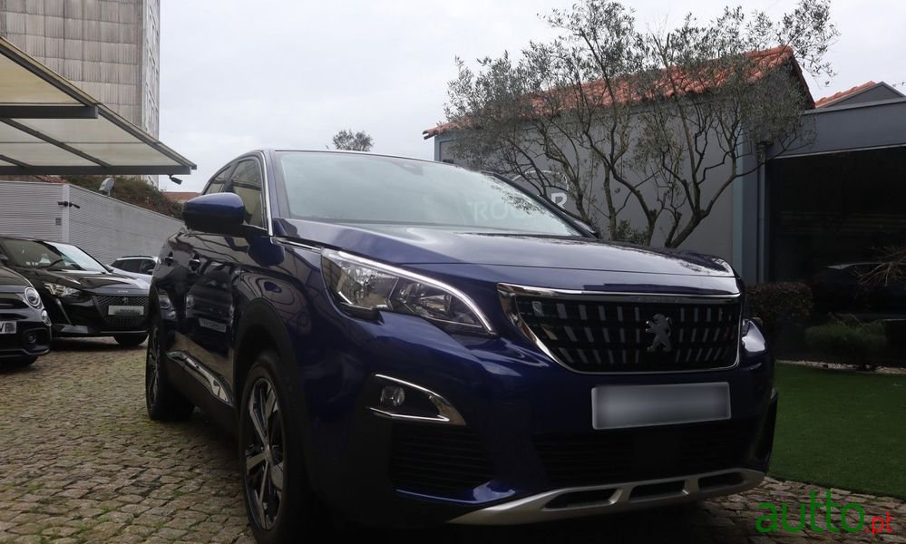 2020' Peugeot 3008 photo #2