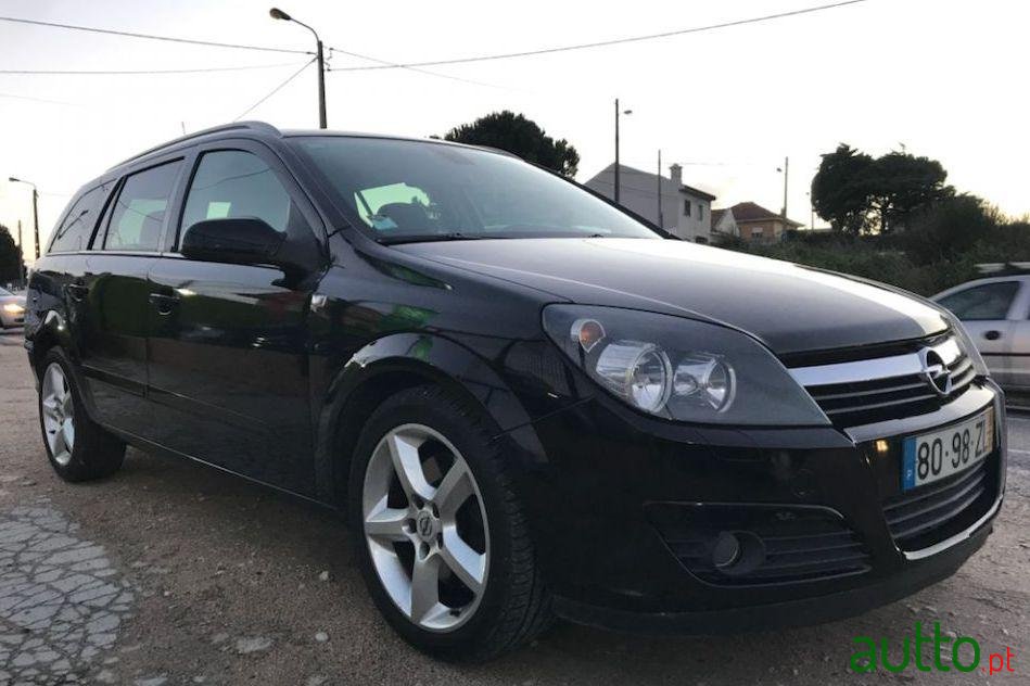 2005' Opel Astra Caravan photo #1