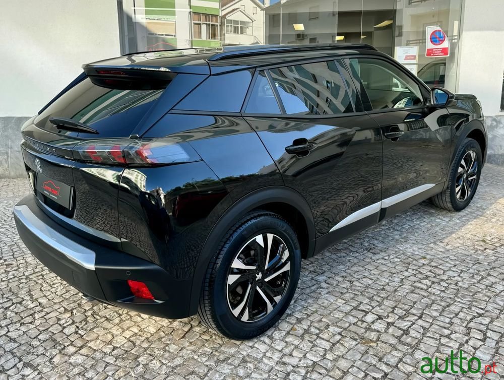 2020' Peugeot 2008 1.5 Bluehdi Allure photo #4