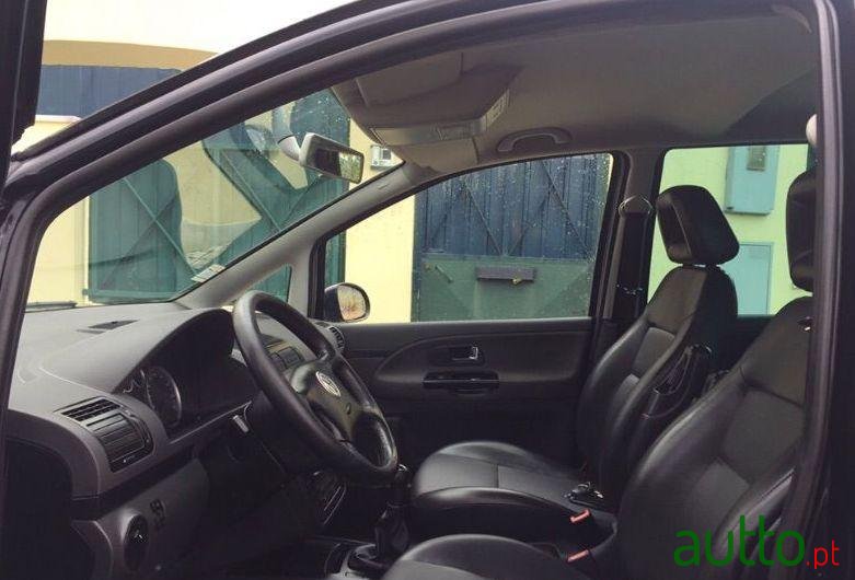 2009' Volkswagen Sharan photo #3