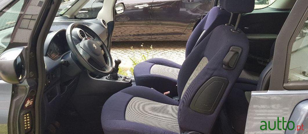 2006' Peugeot 1007 1.4 Hdi photo #2