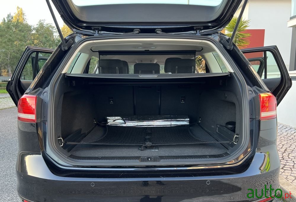 2015' Volkswagen Passat Variant photo #6