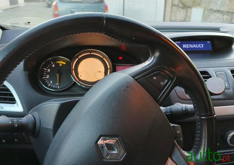 2014' Renault Megane Coupe photo #3