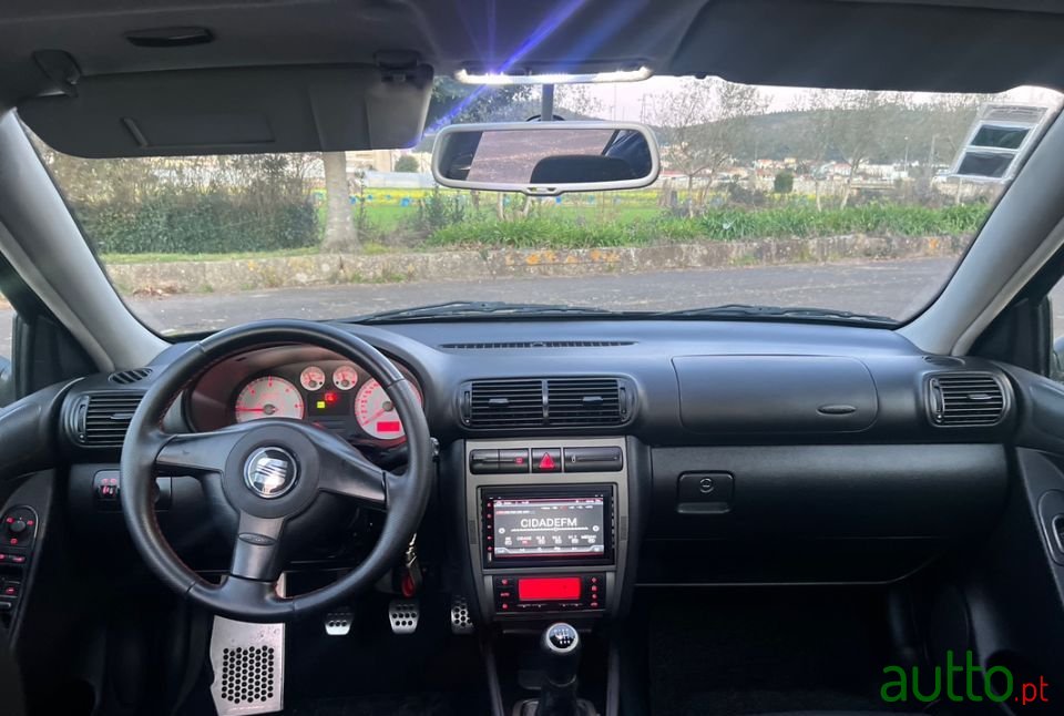 2004' SEAT Leon photo #5