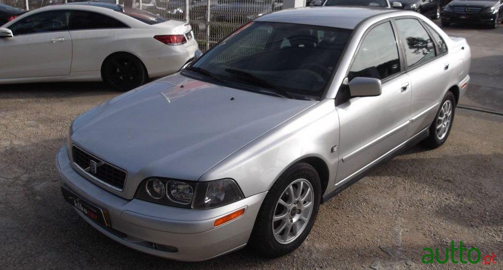 2003' Volvo S40 1.9 D CR photo #2