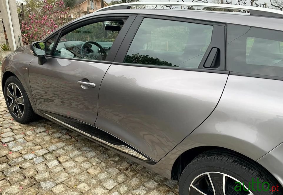 2013' Renault Clio Sport Tourer photo #1