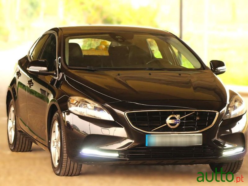 2012' Volvo V40 photo #2