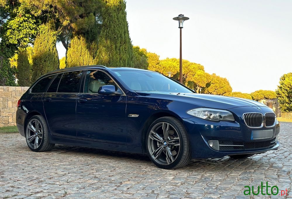 2011' BMW 520 D Exclusive photo #5