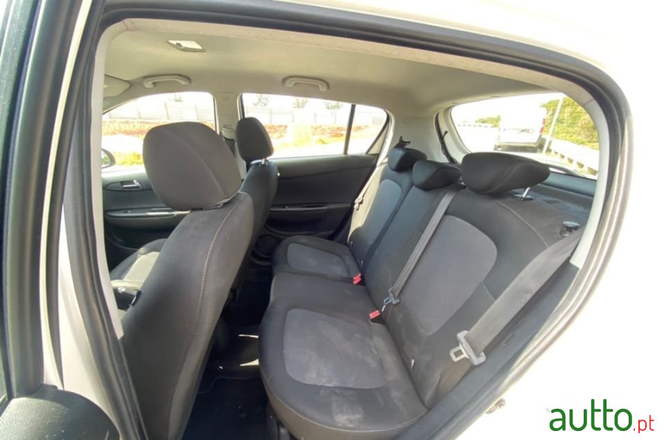 2013' Hyundai i20 photo #6