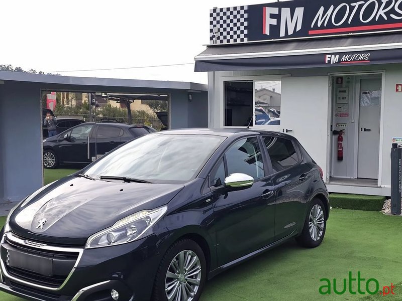 2017' Peugeot 208 1.2 Puretech Active photo #2